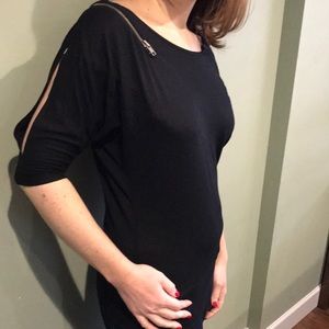 Black jersey Guess shirt with zipper detail